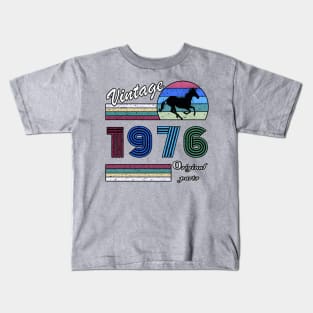 44 Years Old - Made in 1976 - 44th Birthday Men Women Kids T-Shirt